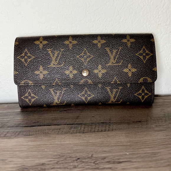 LOUIS VUITTON Sarah Long Monogram Wallet - Picture 1 of 10